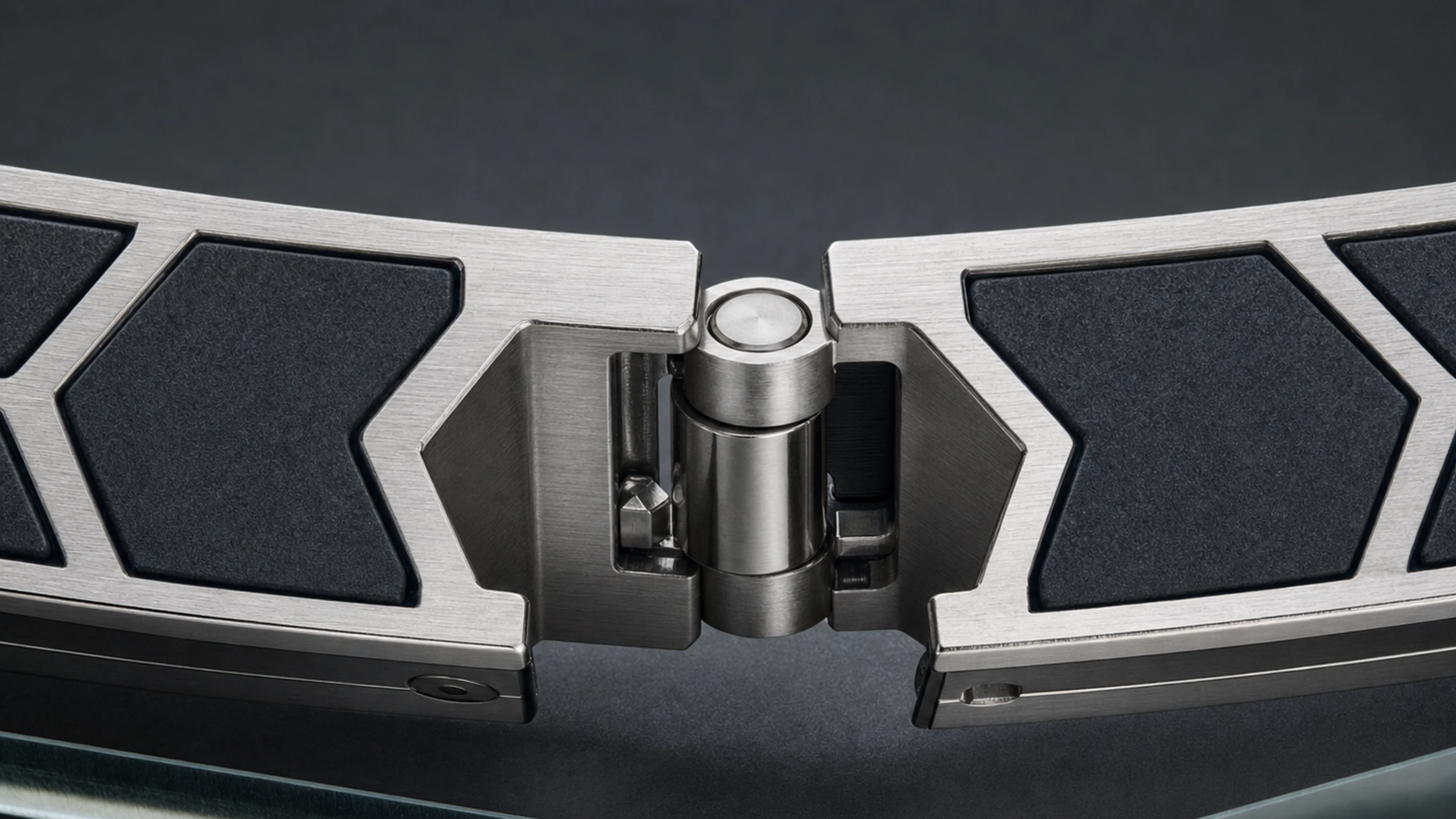 Local Hinge Cuff detail plate behind the fitted measurement diagram