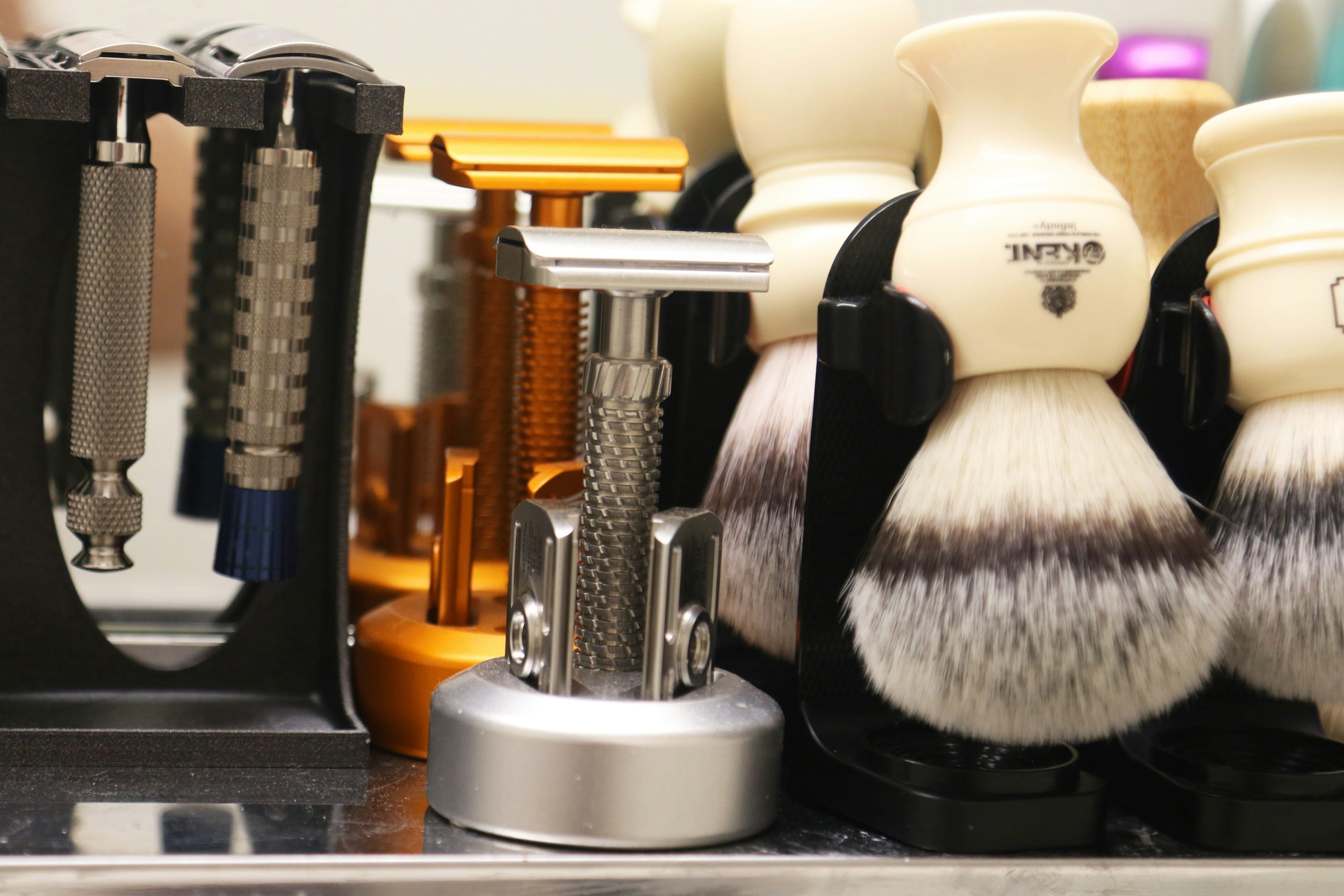 Safety razors and shaving brushes arranged for a classic service